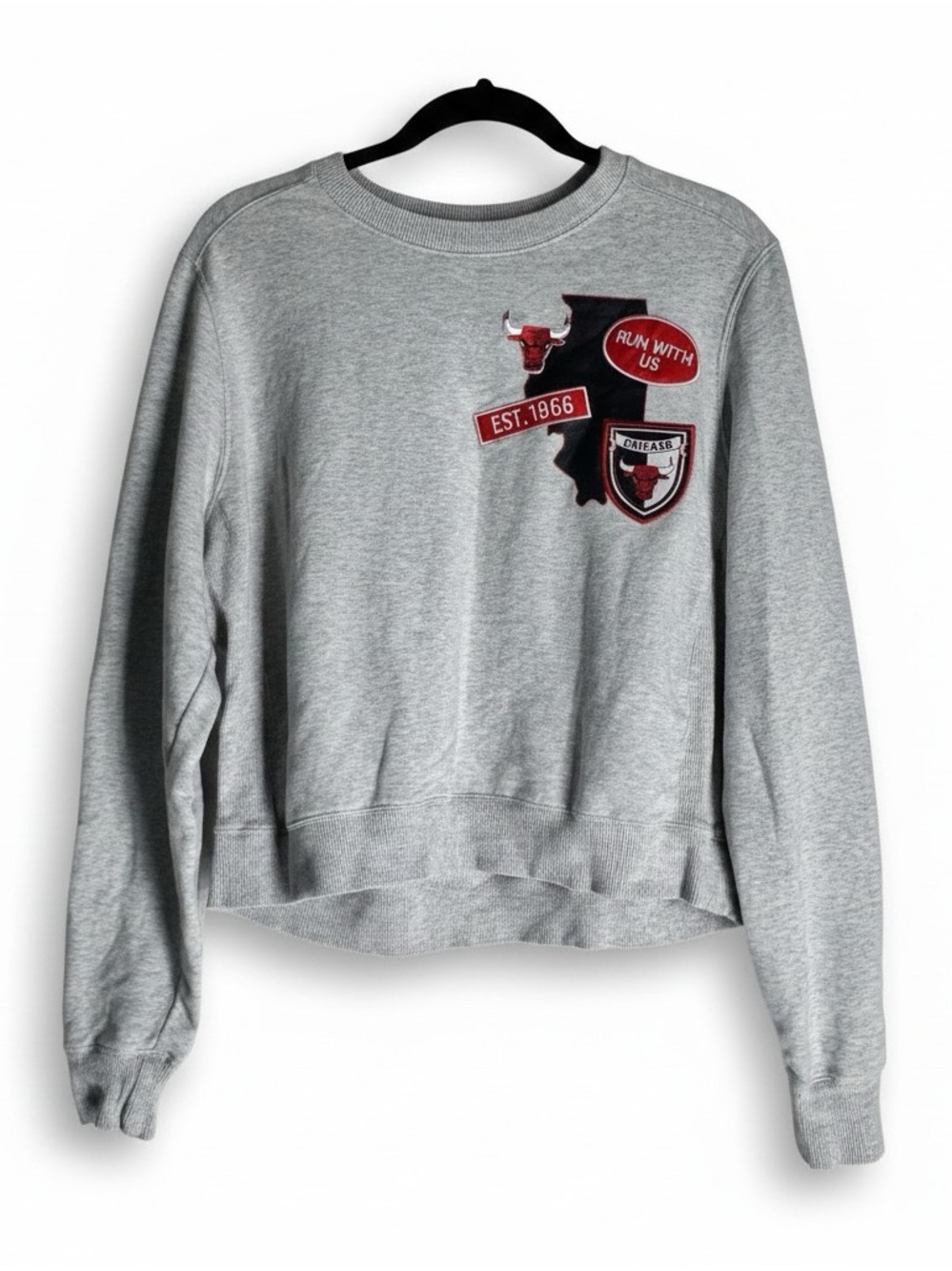 WEAR by Erin Andrews Chicago Bulls Grey Patch Crop Sweatshirt Women's Large